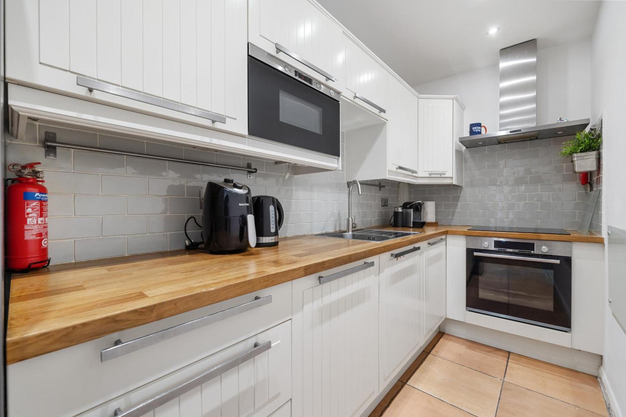 Holland Park Flat, 2bed 2bath, Breakfast, Lgf Apartamento Londres